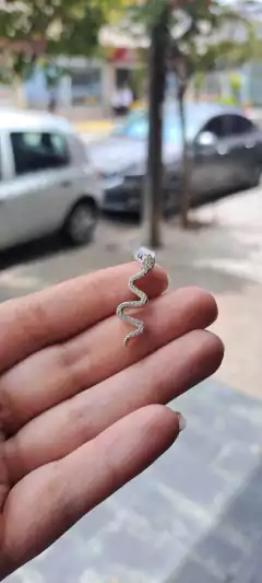 Dije serpiente blanco