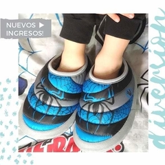 Pantuflas hombre araña azul en internet