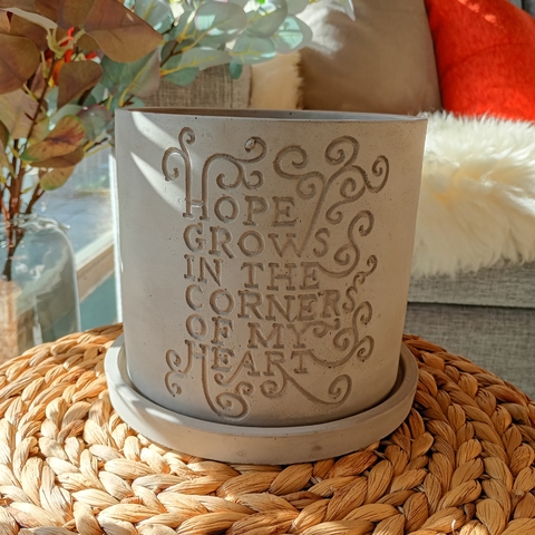 MACETA CON PLATO HOPE 17X14CM - comprar online