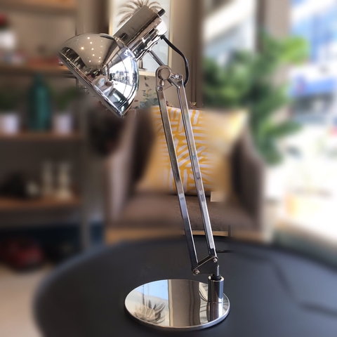 Lámpara de escritorio cuerpo móvil