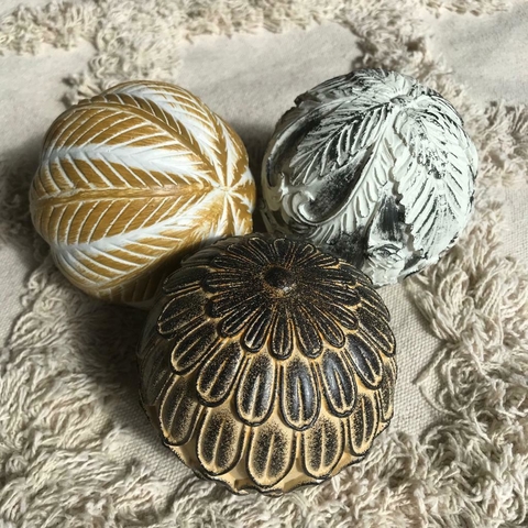 Esfera resina labrada 10cm. Consultar diseños