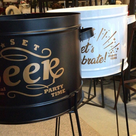 Tonel de zinc con soporte. Consultar colores disponibles - Equipo Muebles & Decoración