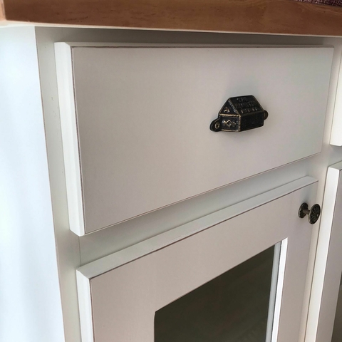 Mueble bajo Catalina. Dos puertas, dos cajones 85x84x92cm