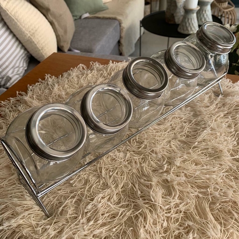 Especiero con 5 frascos con visor.