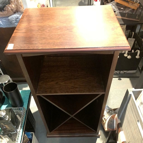 BODEGA CON CRUZ ROBLE OSCURO 43X34X87