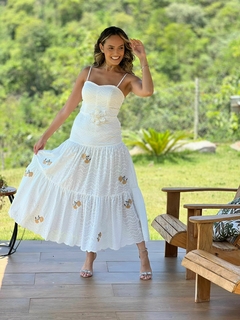 VESTIDO LONGUETE COM RENDAS DOURADA BRANCO