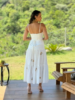 VESTIDO LONGUETE COM RENDAS DOURADA BRANCO - comprar online