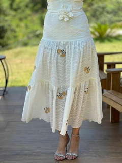 VESTIDO LONGUETE COM RENDAS DOURADA BRANCO - Domênyca