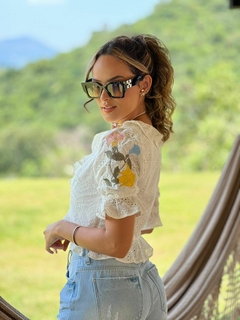 BLUSA JABOUR DECOTE E BABADOS BRANCO - comprar online