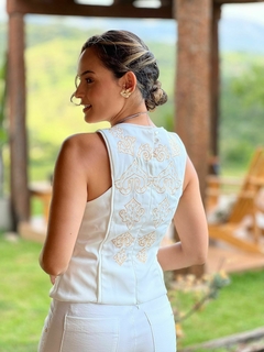 BLUSA BORDADA COM VIÉS na internet