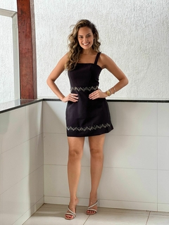 VESTIDO CURTO COM BORDADO