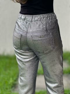 CALÇA JOGGER METÁLICA SILVER - Domênyca