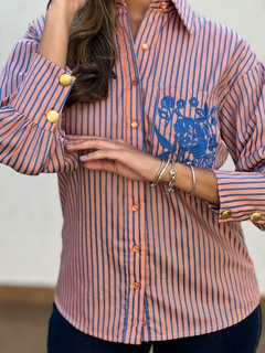 CAMISA LISTRADA OMBRO CAÍDO - comprar online