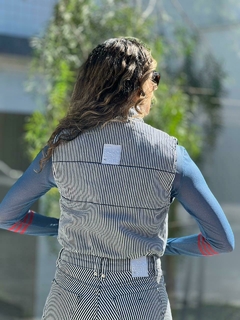 CONJUNTO DENIM STRIPES,COLETE E CALÇA na internet