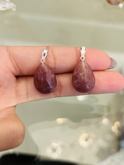 Dije gota mini de cuarzo frutilla