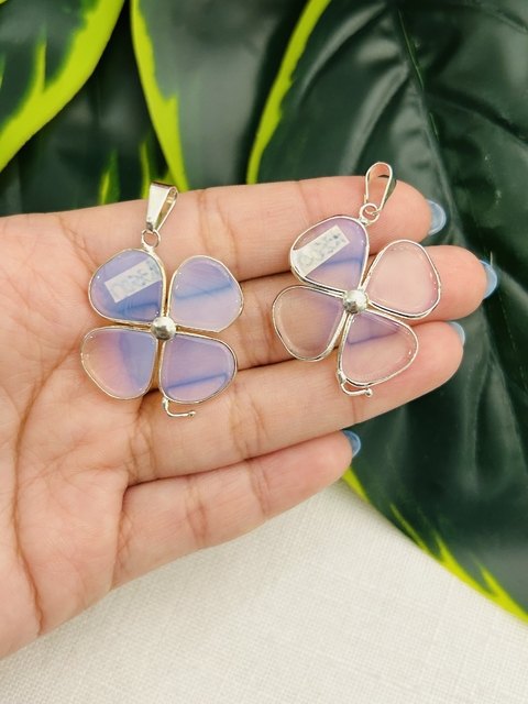 Dijes trébol de cuatro hojas de opalina