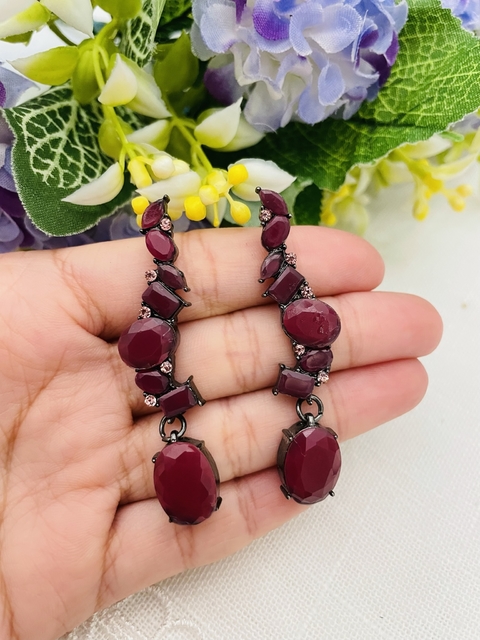 Aros largos bordo strass mate