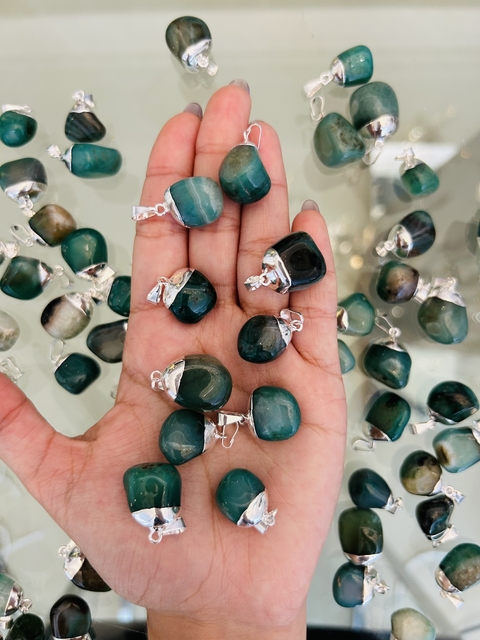 Dije rolada con electroplay de ágata verde x 10 un