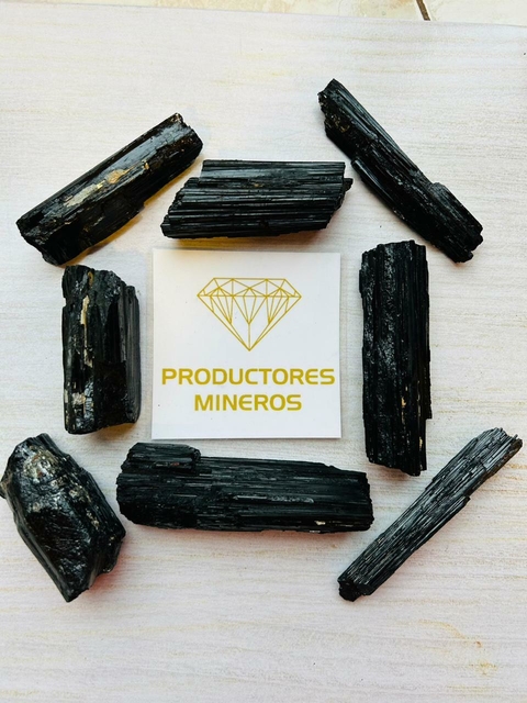 Varas de turmalina bruto grande