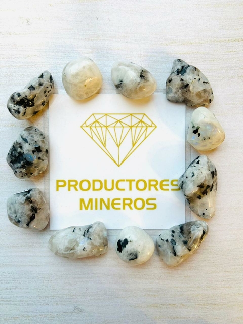 Piedra de la luna pulida mediana