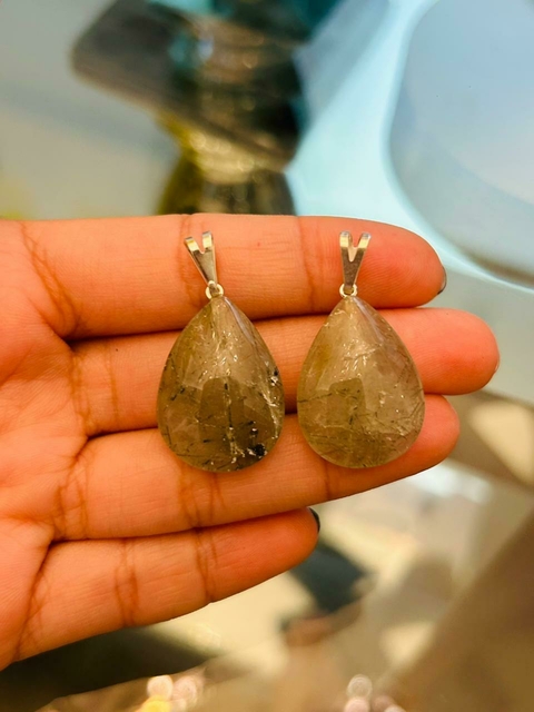 Dije de gota grande cuarzo turmalinado