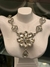 Collar de fiesta flor grande plateada