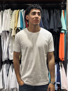 OM Remera Basica Slim-Fit (RE1396)