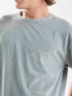 ED Remera Internal Struggle (RE1276) en internet