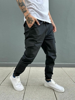 OM Jogger Cargo Negro (OM0068) en internet