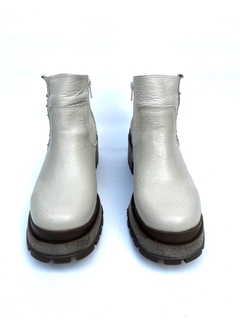Bota de cuero con tachas Penelope (2322) - Calzados Miguel Angel - Zapatos de cuero