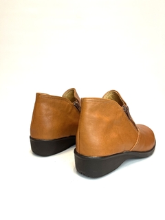 Bota de cuero con cierres Gina Ferrari (152) - Calzados Miguel Angel - Zapatos de cuero
