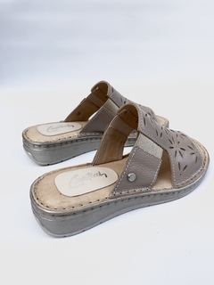 Chinela de cuero calada Cavatini (58-1267) - Calzados Miguel Angel - Zapatos de cuero