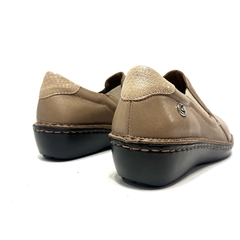 Slack con tachas de cuero Cavatini (50-1536) color visón - Calzados Miguel Angel - Zapatos de cuero