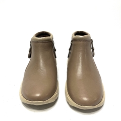 Bota de cuero Cavatini (42-1414) color visón - Calzados Miguel Angel - Zapatos de cuero