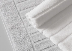 Toalha de Piso Antiderrapante Trussardi Scala Branco 100% Algodão - comprar online