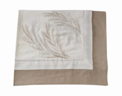 Toalha De Mesa Plumeira Linho Bco Barra Duna Bordada - Muguet Home - comprar online