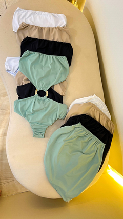 Conjunto maiô com saída