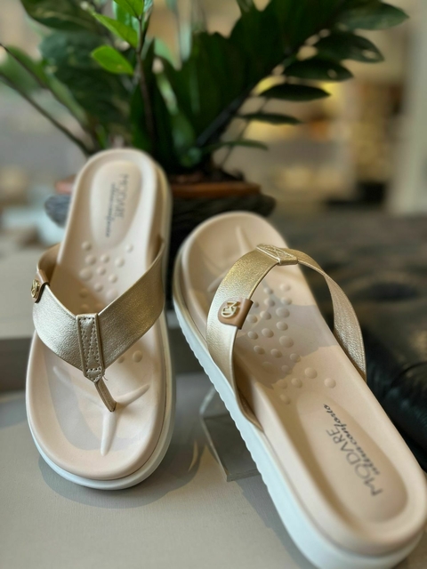 Chinelo Modare Dourado