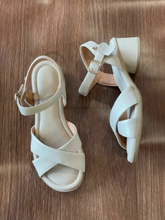 Sandália Comfort Lia Line Off White - Boutique Par Perfeito