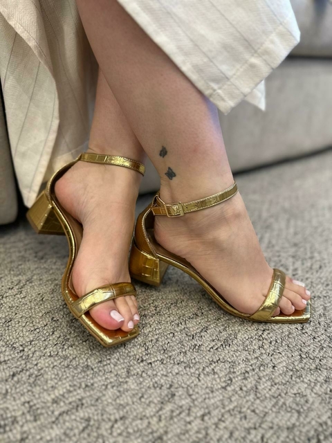 Sandália Specchio Brand Micaela Ouro - comprar online