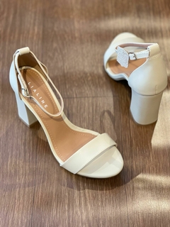 Sandália Lia Line Off White na internet