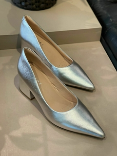 Scarpin Lia Line Prata na internet