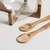 Set de ensaladera de vidrio 25cm con base y cubiertos de acacia en internet