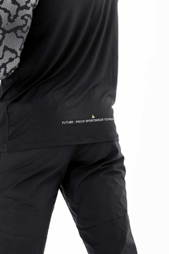 Camiseta RUN AT NIGTH REFLEX - comprar online