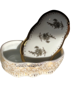 Caixinha de joias com margaridas - Luci Monteiro Gifts - Arte em Cerâmica | Porcelanas pintadas à mão