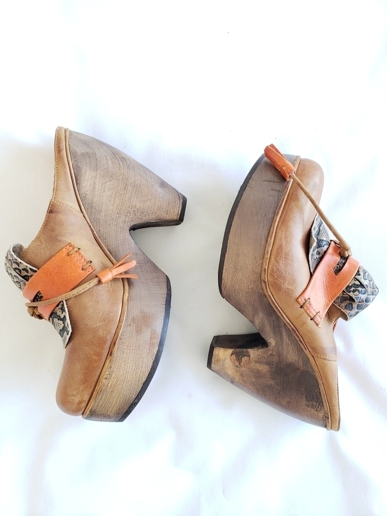 Zuecos de cuero