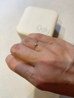 Anel Solitário Ouro Clássico - Galy por Paola Oliveira
