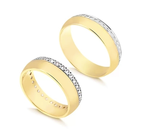 Par de alianças em ouro