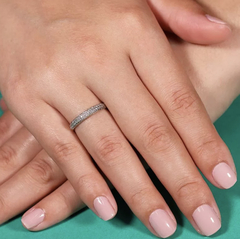 Anel aparador em zirconias com ouro amarelo e branco - comprar online