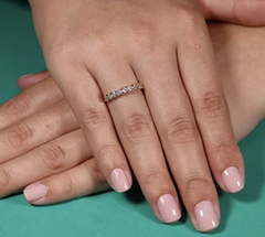 Anel aparador em zirconias - comprar online